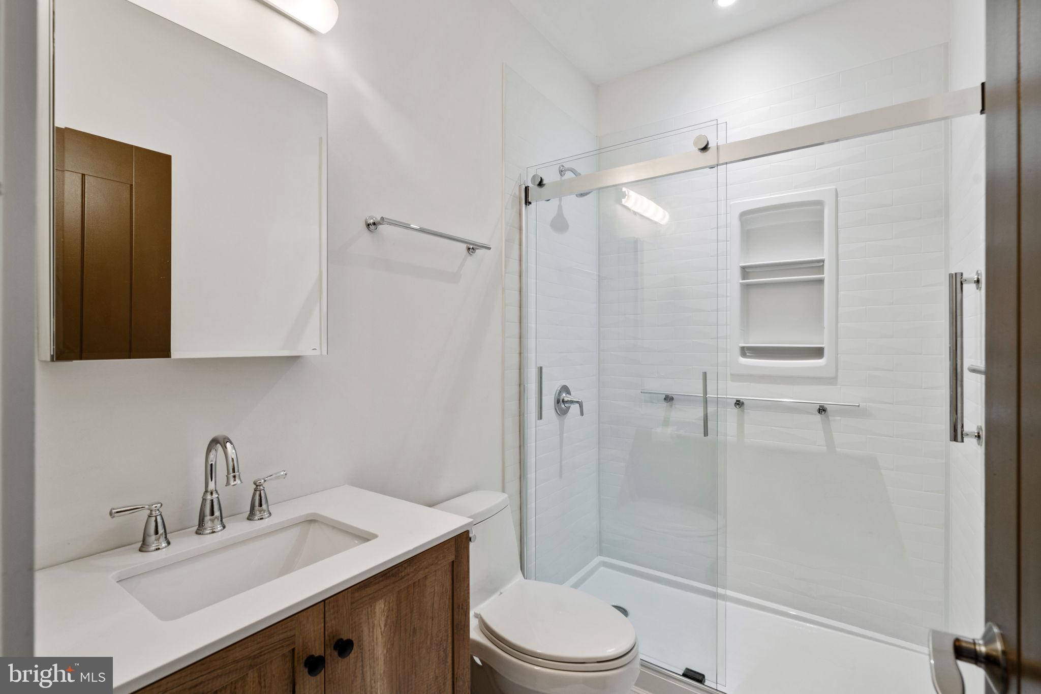 2041 Locust Street Philadelphia, PA 19103 - Photo 8 of 75 1st floor full bathroom