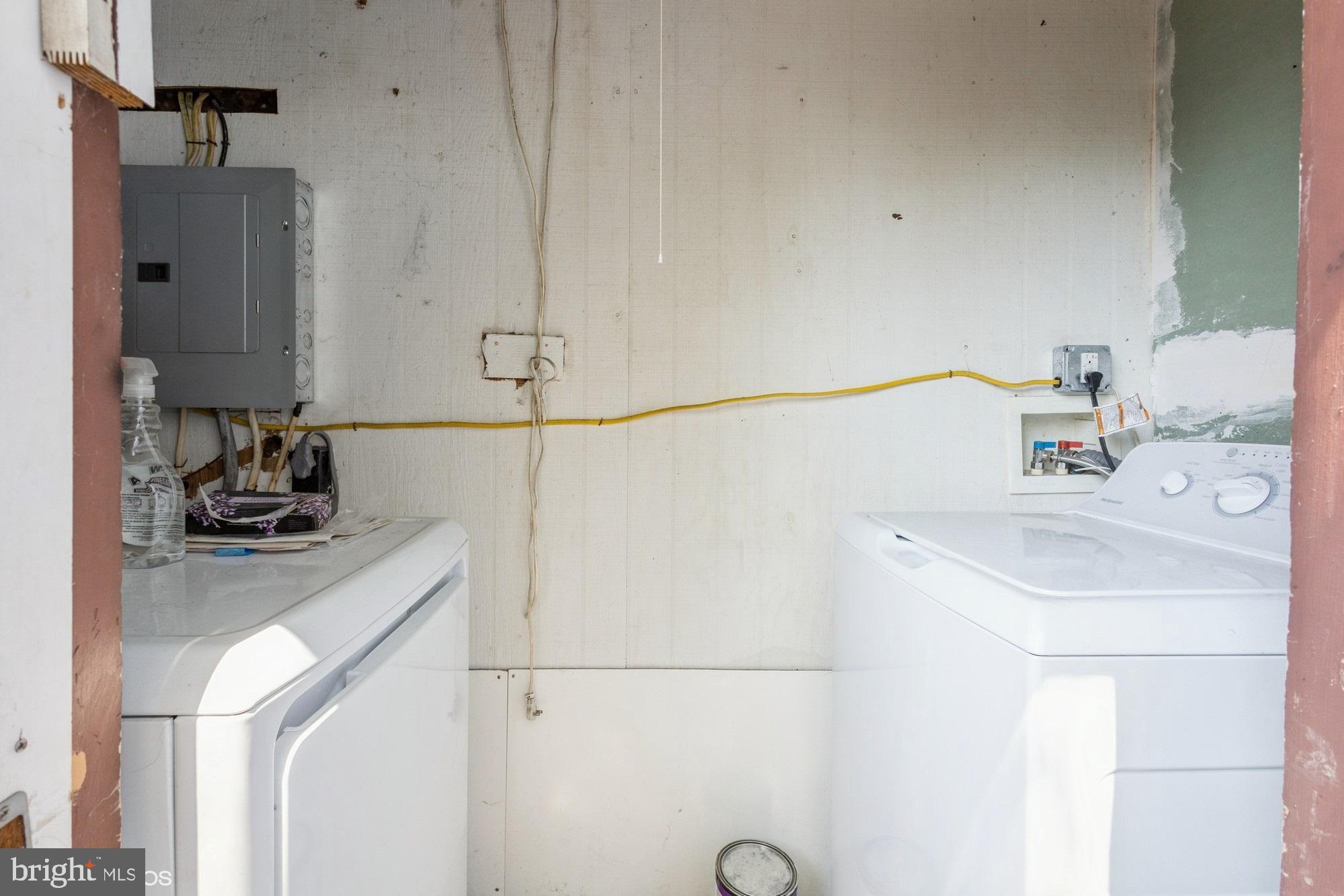 9249 Hood Road Manassas, VA 20110 - Photo 15 of 32 Laundry Room