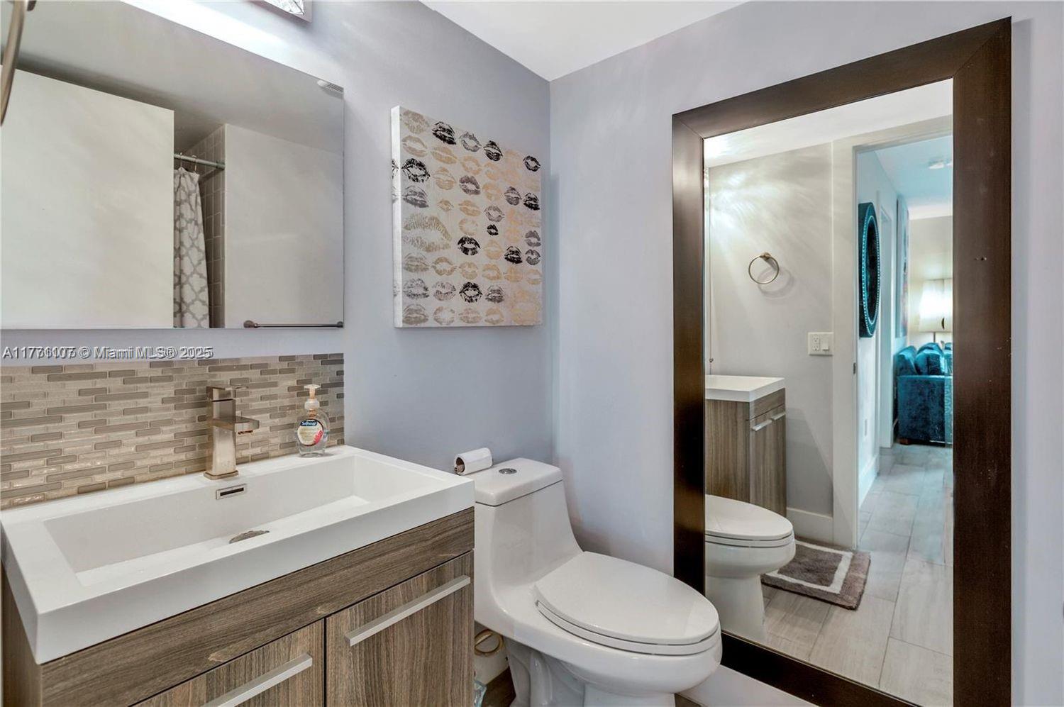 2600 Collins Avenue, Unit 204 Miami Beach, FL 33140 - Photo 11 of 19