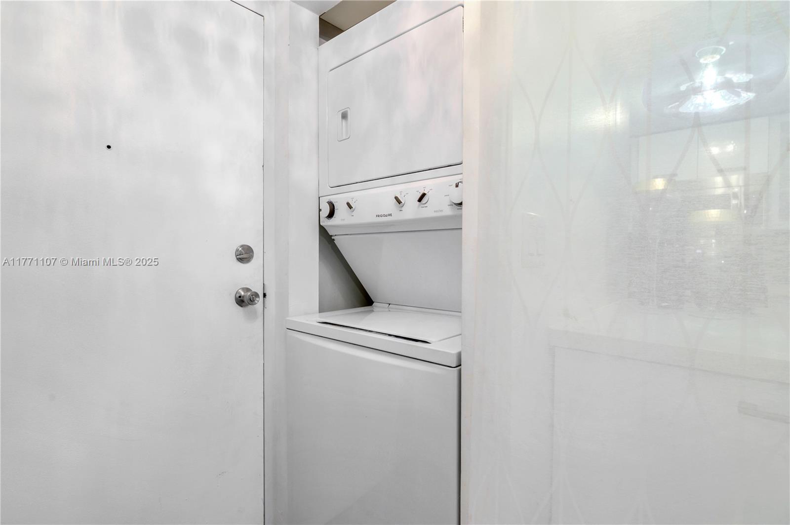 2600 Collins Avenue, Unit 204 Miami Beach, FL 33140 - Photo 9 of 19