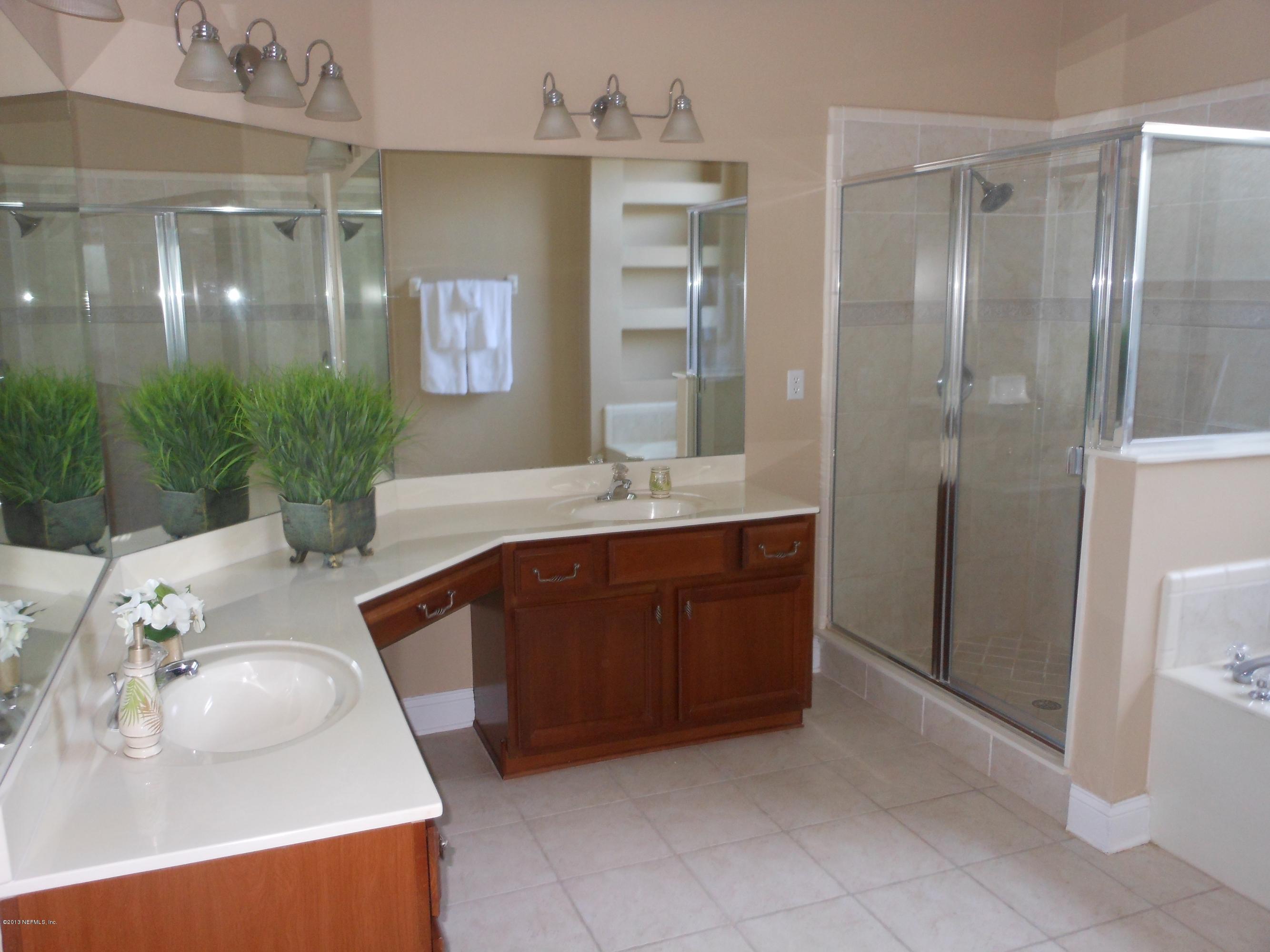 382 Edge Of Woods Road St. Augustine, FL 32092 - Photo 11 of 30 Master Bath