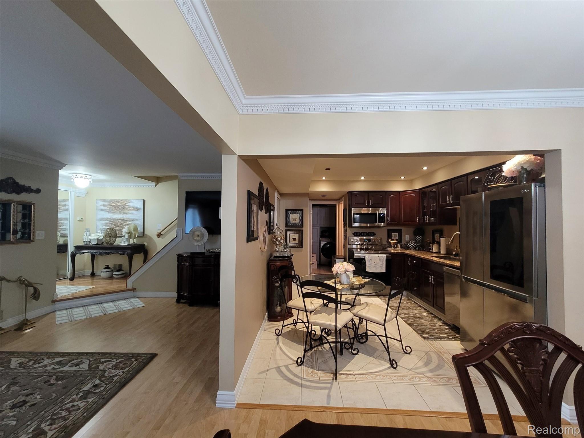 8736 Common Road Warren, MI 48093 - Photo 8 of 38 IMG_2467 (1).JPG