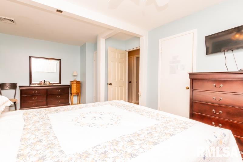 5211 North Ronald Road Peoria, IL 61614 - Photo 16 of 27 Gallery Image 16