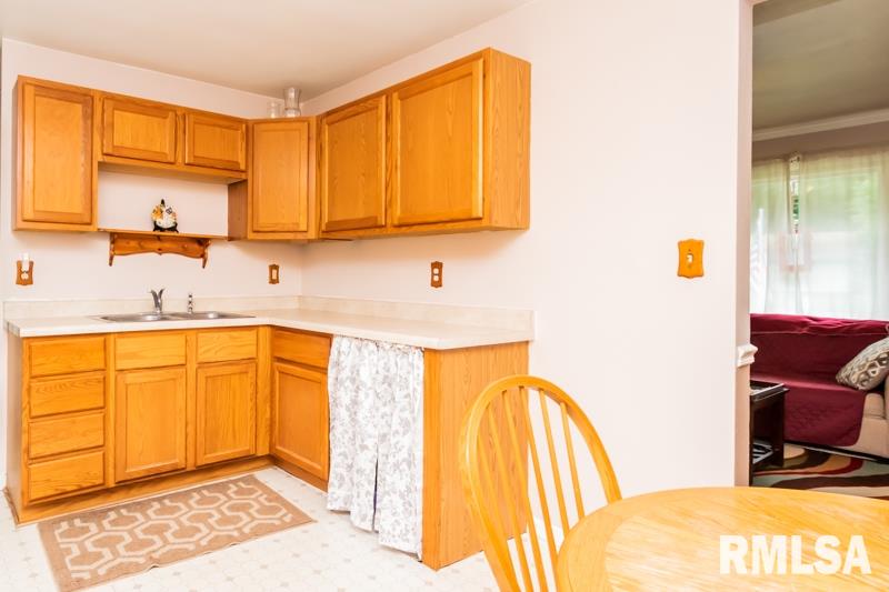 5211 North Ronald Road Peoria, IL 61614 - Photo 8 of 27 Gallery Image 8