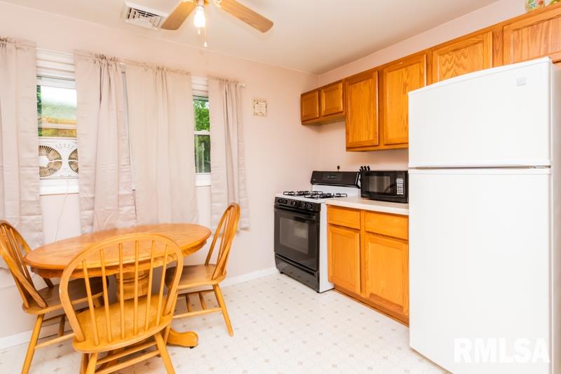 5211 North Ronald Road Peoria, IL 61614 - Photo 9 of 27 Gallery Image 9