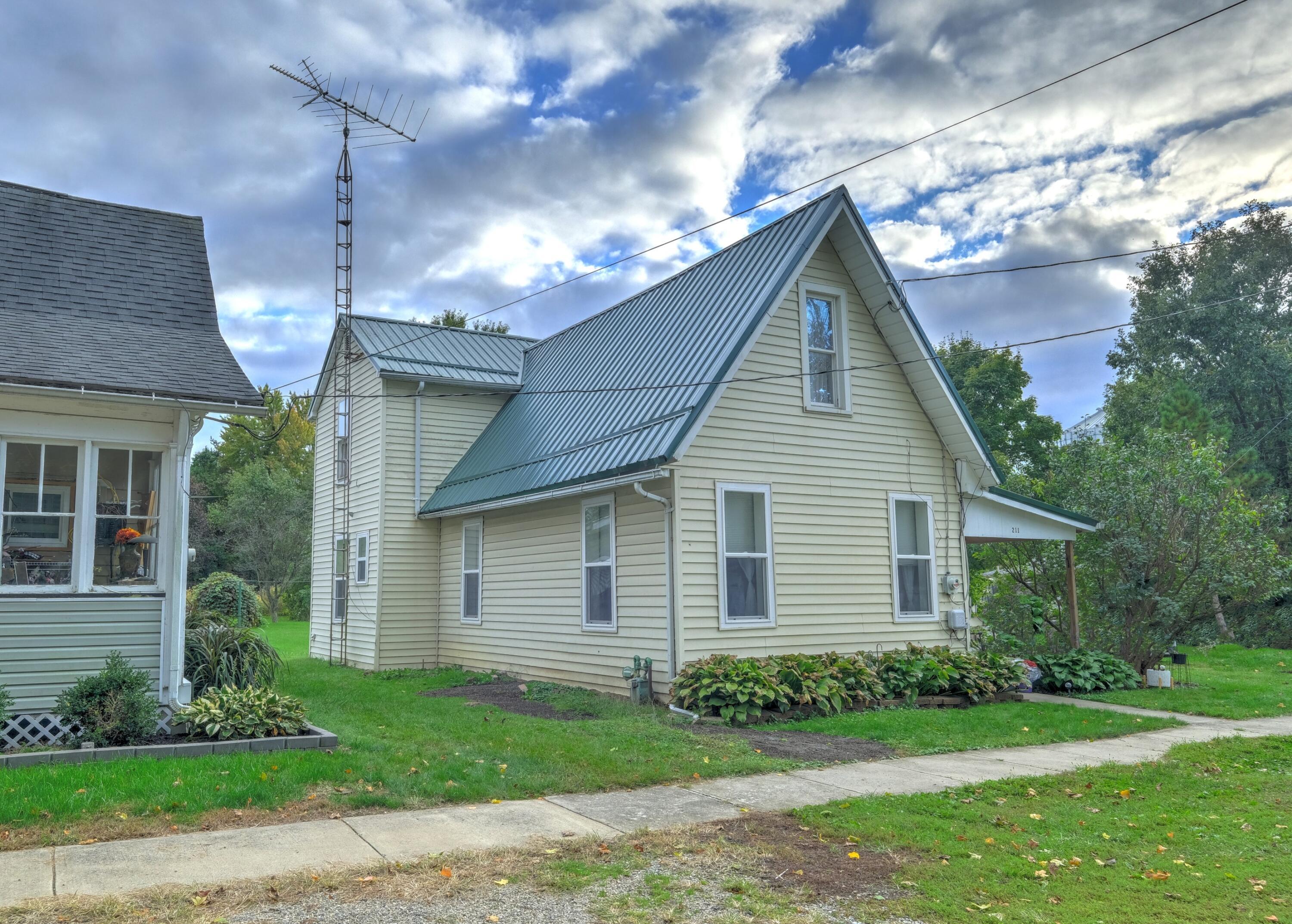 211 Cook Street Nevada, OH 44849 - Photo 4 of 36 Front