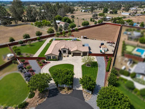 $1,100,000 | 3741 Mountain Hawk Court North, Sanger, CA 93657