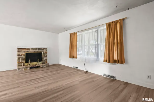 $189,000 | 10 Coachlight Court, Springfield, IL 62703