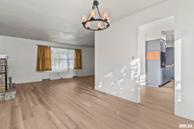 $189,000 | 10 Coachlight Court, Springfield, IL 62703