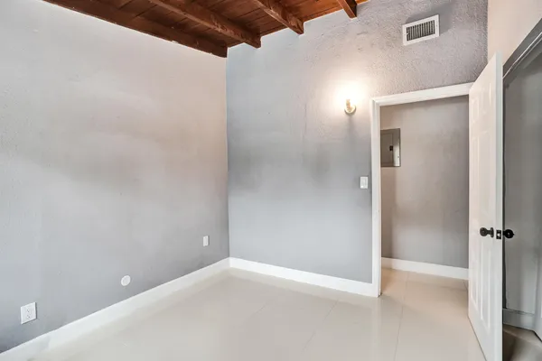 $3,200 | 4670 Southwest 25th Avenue, Fort Lauderdale, FL 33312