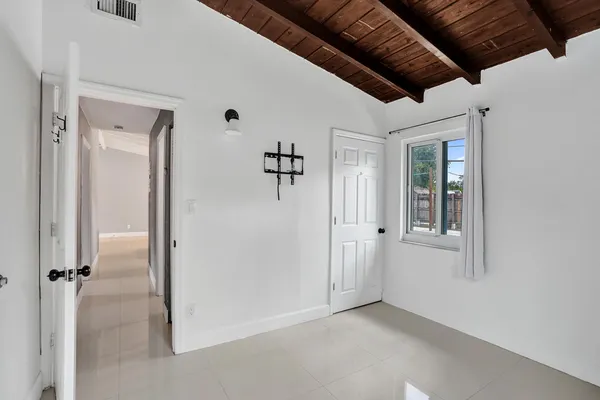 $3,200 | 4670 Southwest 25th Avenue, Fort Lauderdale, FL 33312