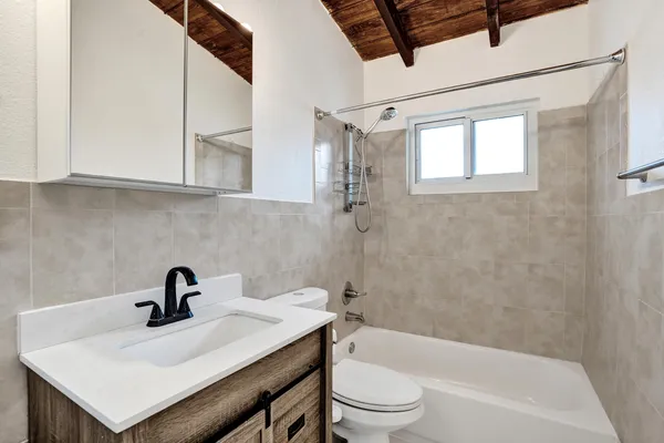 $3,200 | 4670 Southwest 25th Avenue, Fort Lauderdale, FL 33312