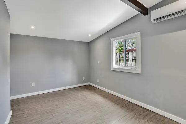 $3,200 | 4670 Southwest 25th Avenue, Fort Lauderdale, FL 33312