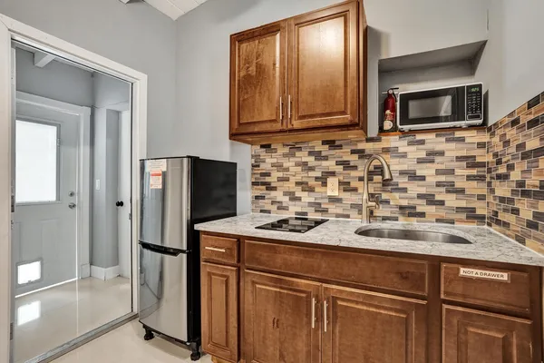 $3,200 | 4670 Southwest 25th Avenue, Fort Lauderdale, FL 33312