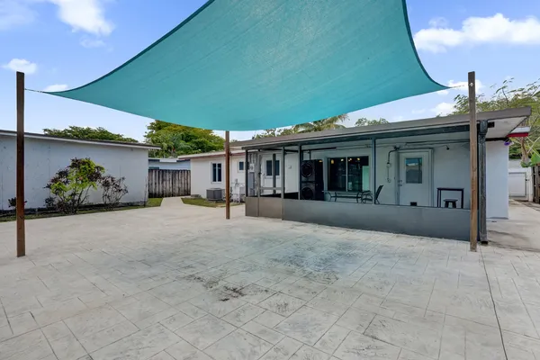 $3,200 | 4670 Southwest 25th Avenue, Fort Lauderdale, FL 33312