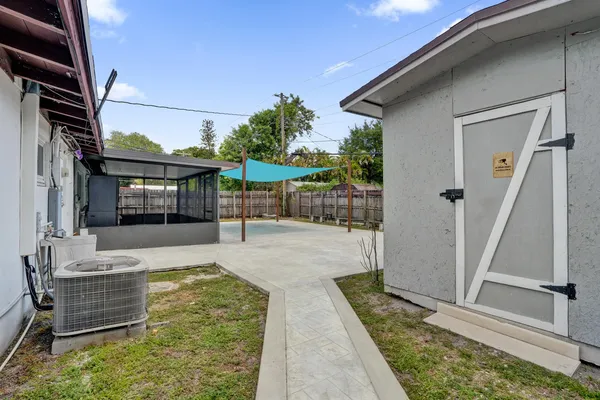 $3,200 | 4670 Southwest 25th Avenue, Fort Lauderdale, FL 33312