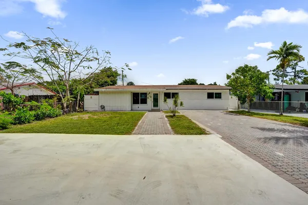 $3,200 | 4670 Southwest 25th Avenue, Fort Lauderdale, FL 33312