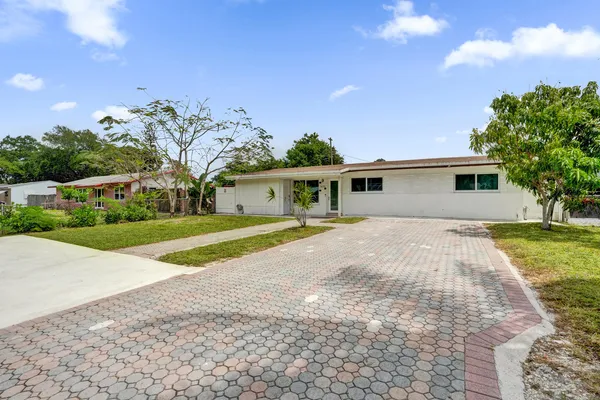 $3,200 | 4670 Southwest 25th Avenue, Fort Lauderdale, FL 33312