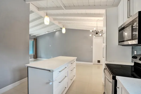 $3,200 | 4670 Southwest 25th Avenue, Fort Lauderdale, FL 33312