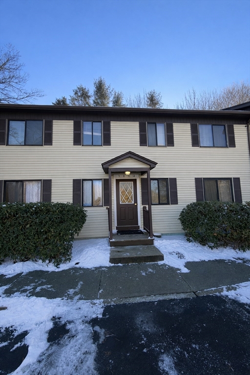 16 Cleveland Place, Unit 11 Gloucester, MA 01930 - Photo 8 of 8 a front view of a house with yard and parking
