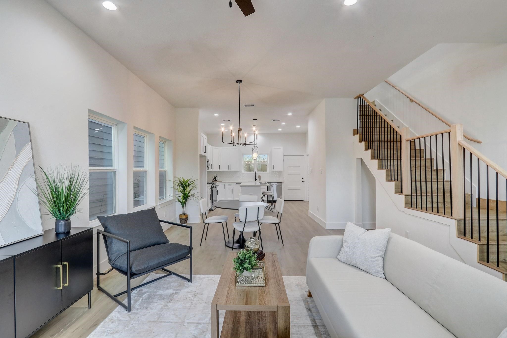 1211 Dewalt Street Houston, TX 77088 - Photo 4 of 28