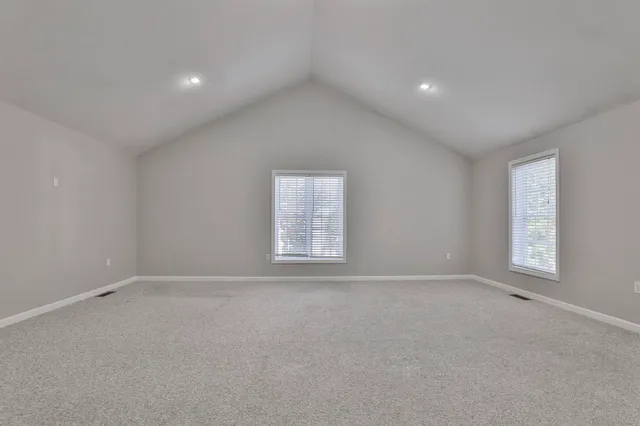 $3,200 | 98 Barbara Lane, Unit 48, Hudson, NH 03051