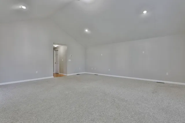 $3,200 | 98 Barbara Lane, Unit 48, Hudson, NH 03051