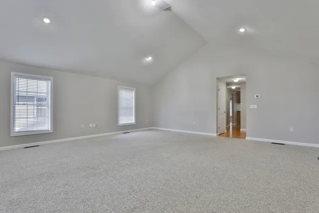 $3,200 | 98 Barbara Lane, Unit 48, Hudson, NH 03051