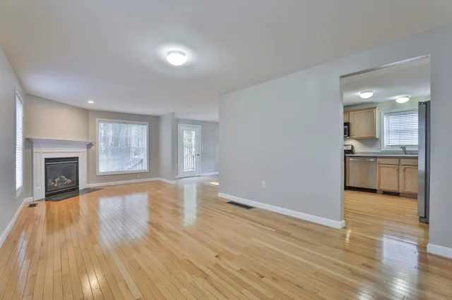 $3,200 | 98 Barbara Lane, Unit 48, Hudson, NH 03051