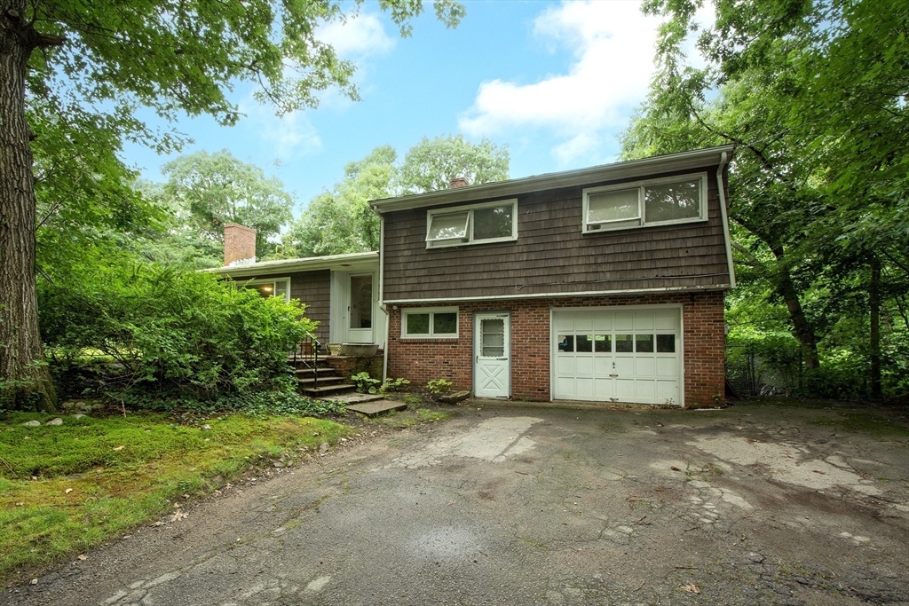 20 Old Colony Road Hingham, MA 02043 - Photo 3 of 18 Gallery Image 3