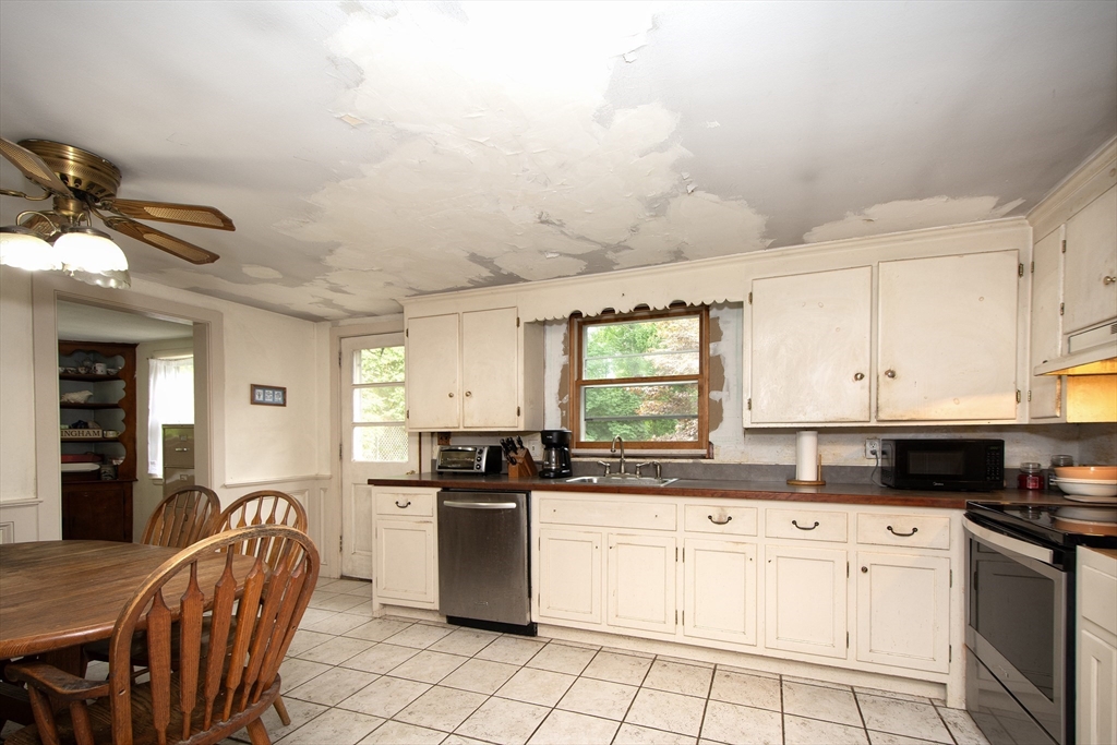 20 Old Colony Road Hingham, MA 02043 - Photo 4 of 18 Gallery Image 4