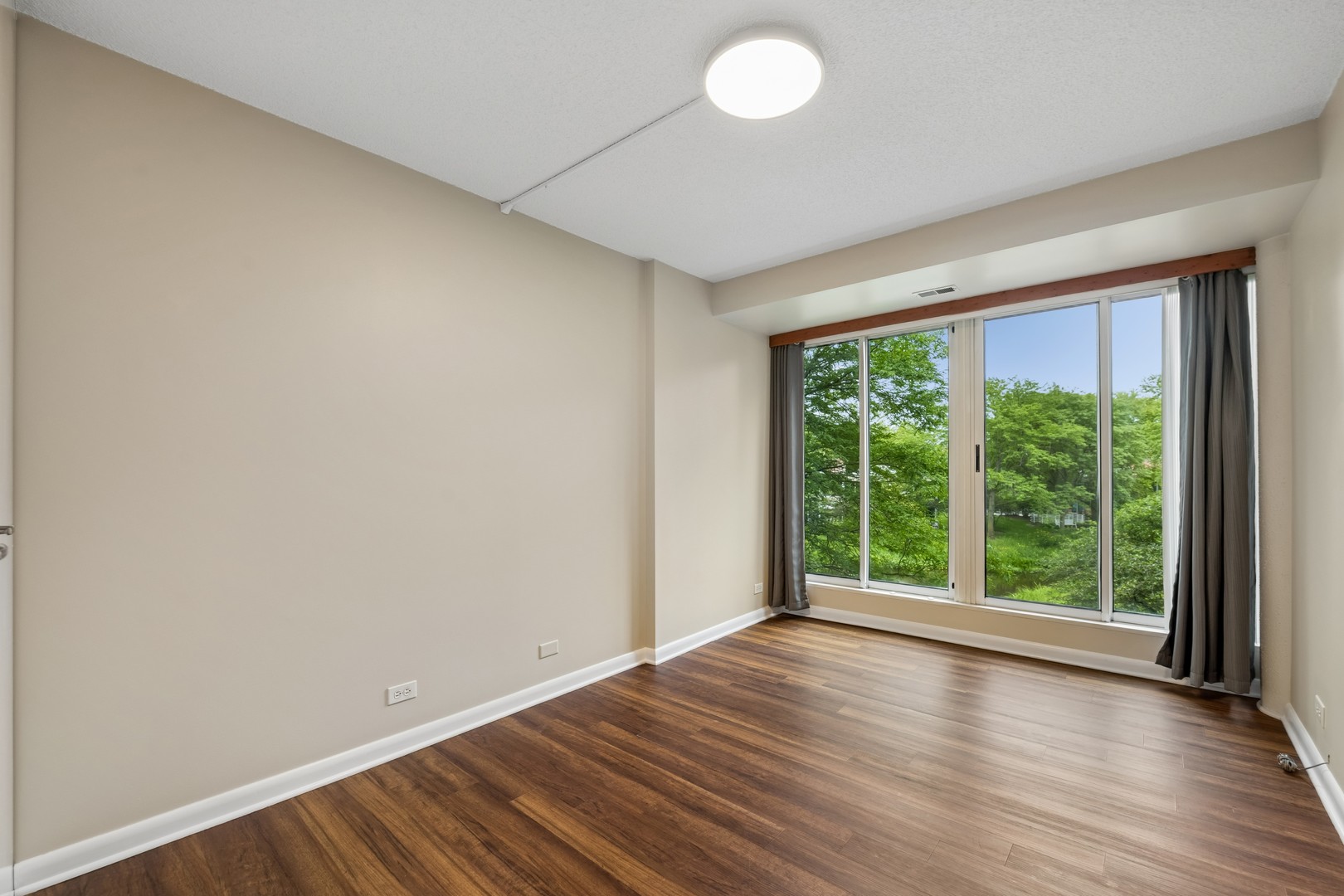 2555 Gross Point Road, Unit 205 Evanston, IL 60201 - Photo 10 of 22