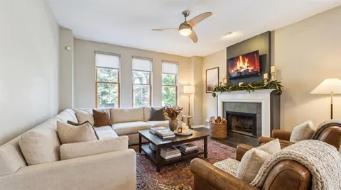 $689,000 | 4315 North Richmond Street, Unit 1N, Chicago, IL 60618
