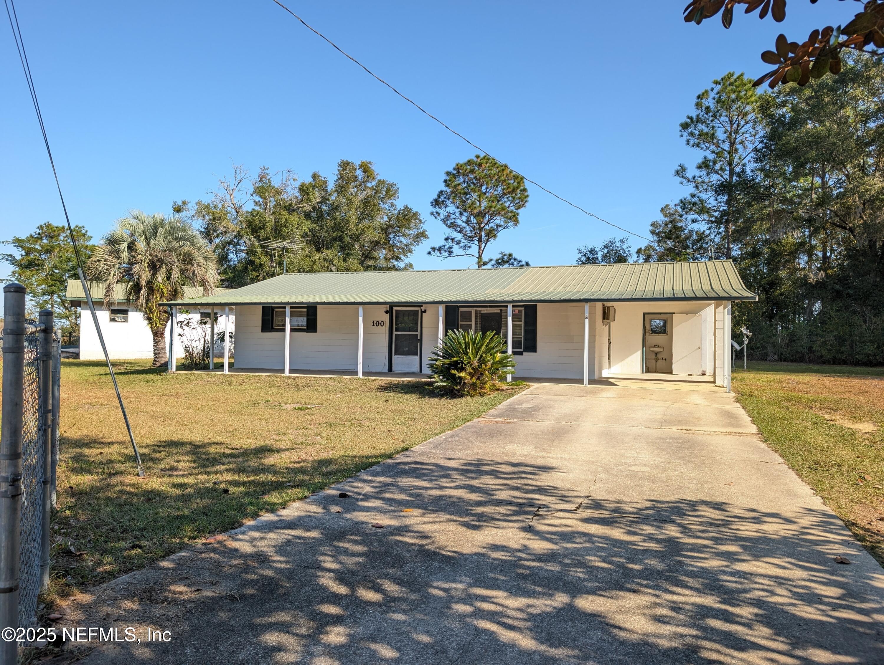 100 10th Street Interlachen, FL 32148 - Photo 2 of 34 PXL_20251124_153119180