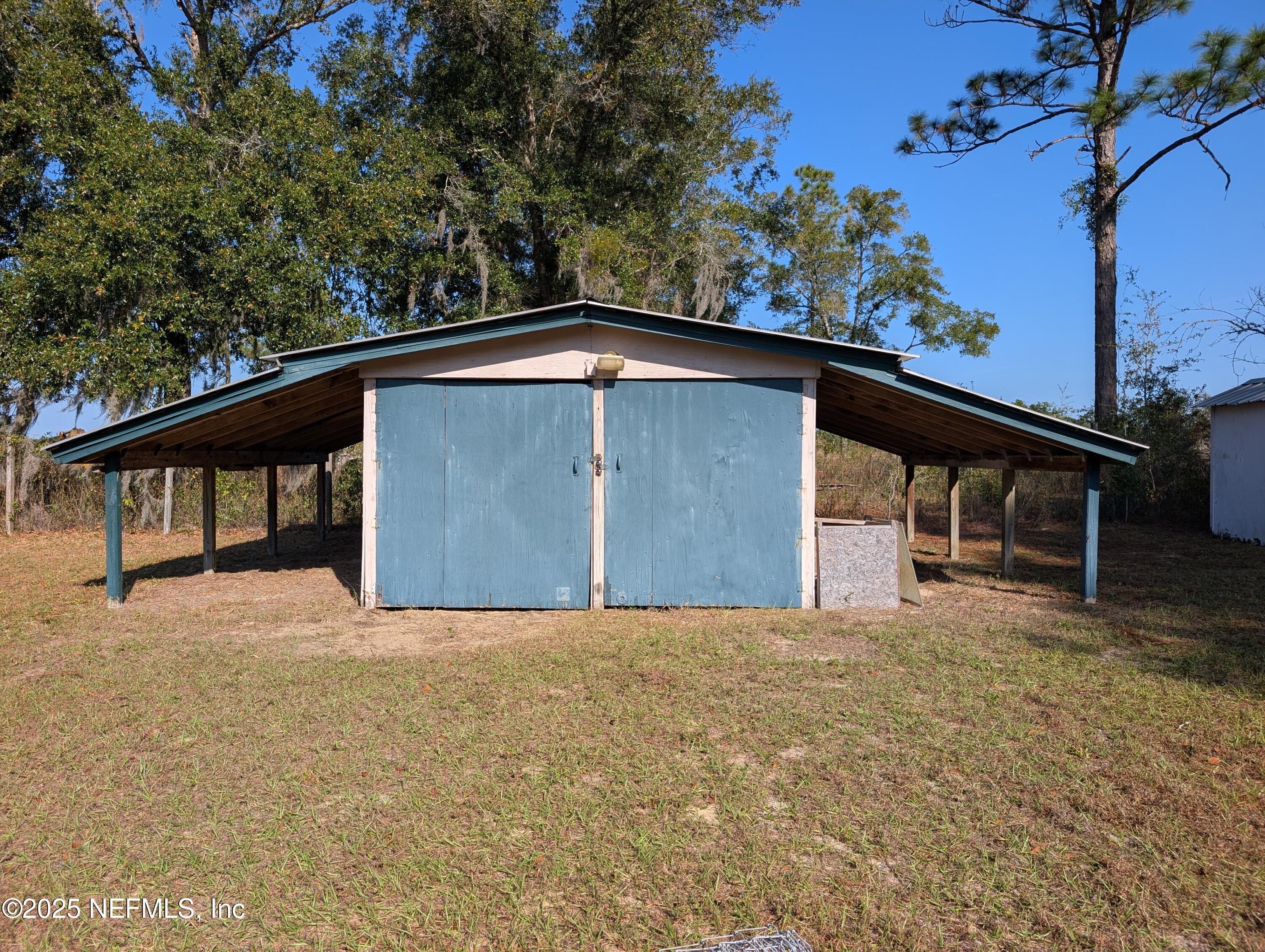 100 10th Street Interlachen, FL 32148 - Photo 6 of 34 PXL_20251124_154657524