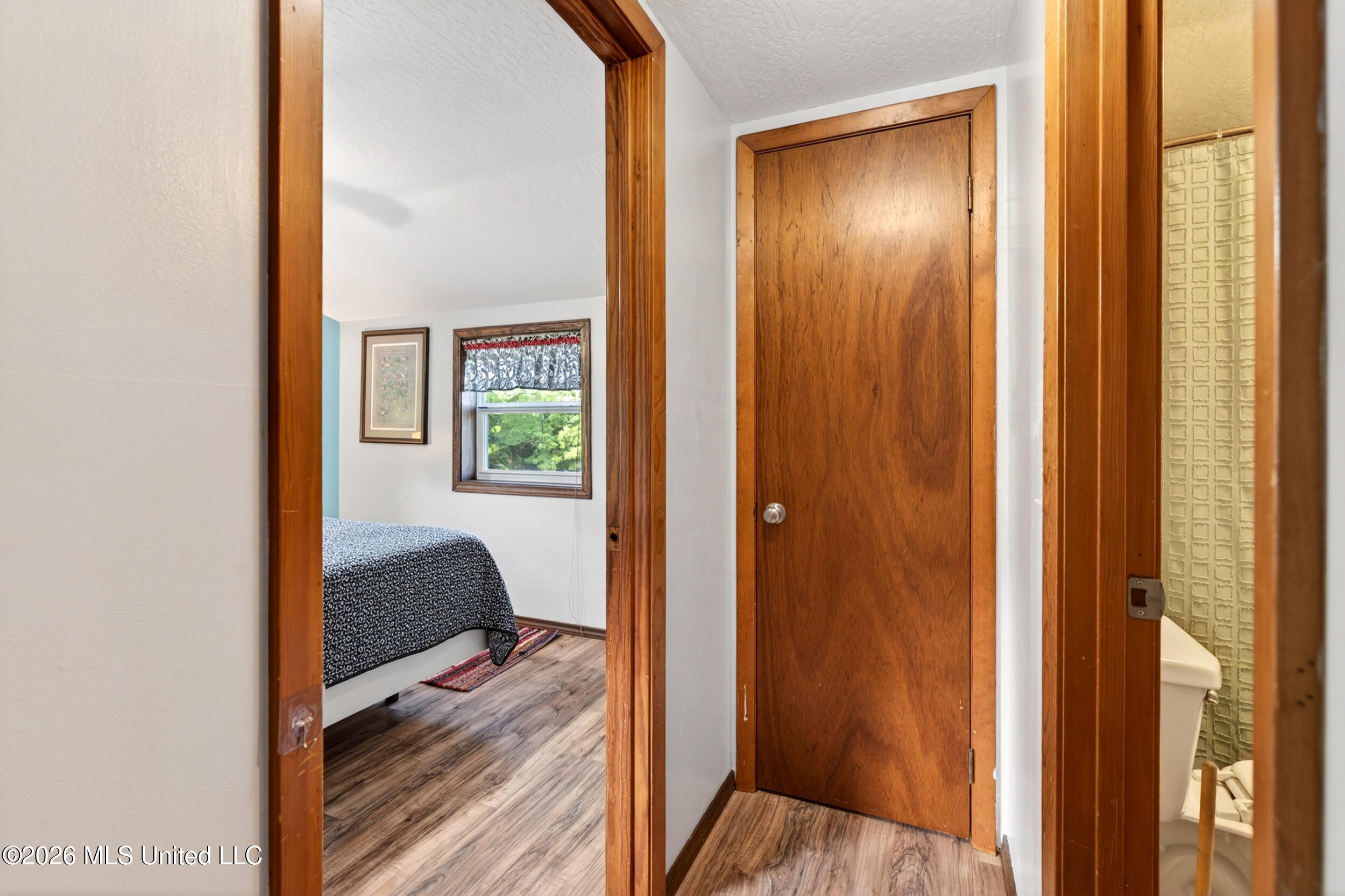 467 A Thomas School Road Lumberton, MS 39455 - Photo 25 of 51 25_25_hallway_bed_bath