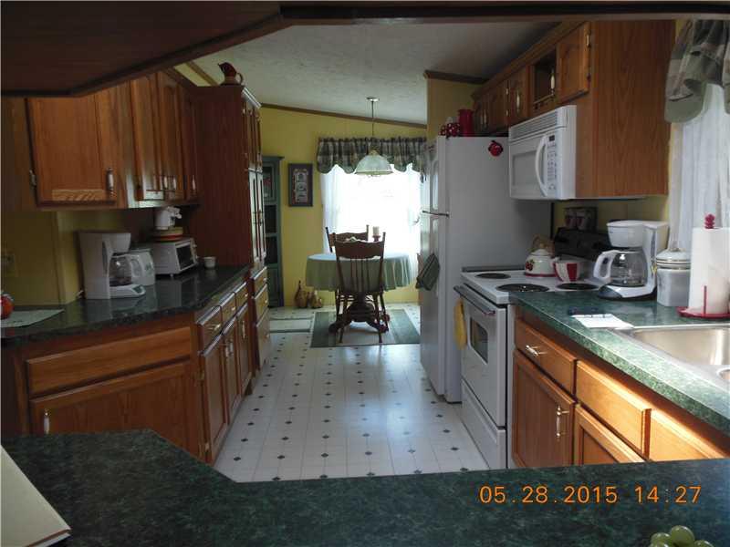 259 Kaufman Road New Castle, PA 16101 - Photo 4 of 11 Kitchen.