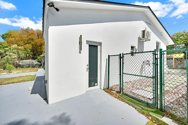 $849,999 | 876 Northeast 81st Street, Miami, FL 33138