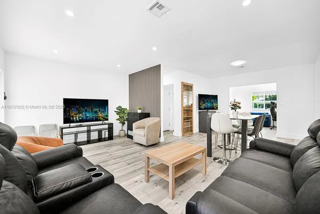 $849,999 | 876 Northeast 81st Street, Miami, FL 33138