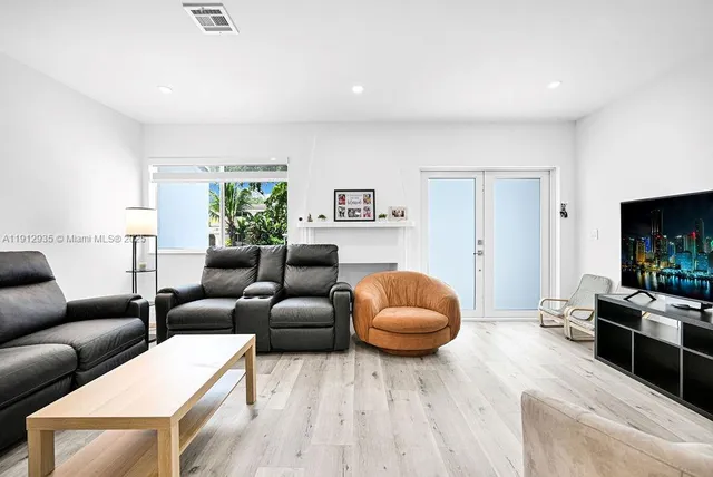 $849,999 | 876 Northeast 81st Street, Miami, FL 33138