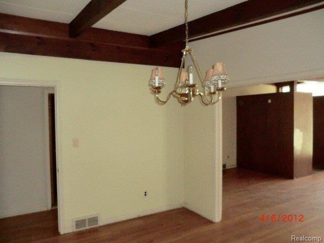 29851 Fall River Road Southfield, MI 48076 - Photo 5 of 13 CIMG9012.JPG