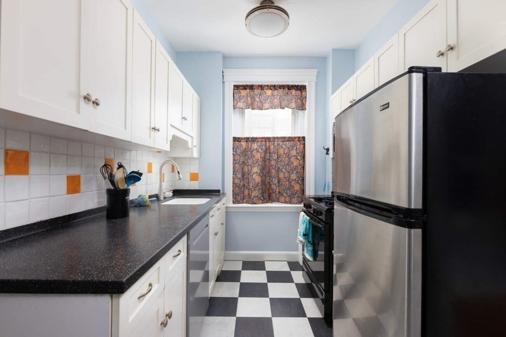 164 Strathmore Road, Unit 6 Boston, MA 02135 - Photo 6 of 8 Gallery Image 6