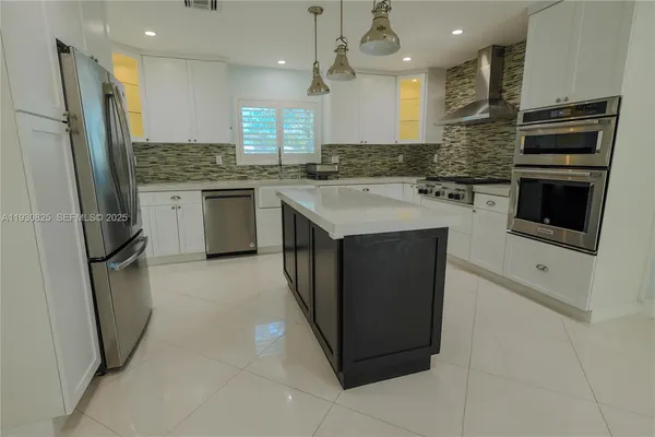 $2,000,000 | 9870 Southwest 96th Street, Miami, FL 33176