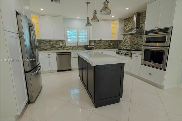 $2,000,000 | 9870 Southwest 96th Street, Miami, FL 33176