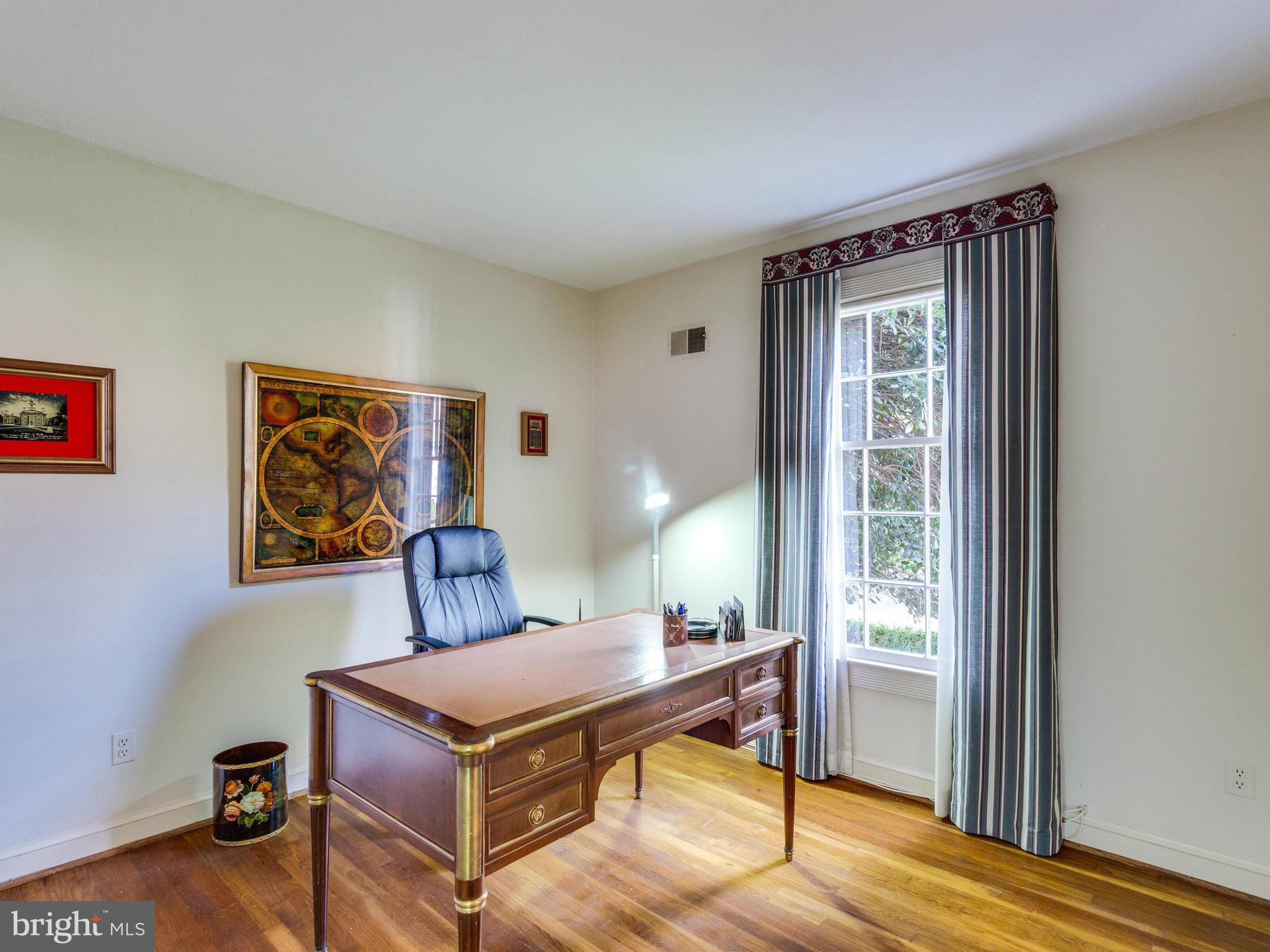 700 Blueberry Hill Road McLean, VA 22101 - Photo 3 of 30 Interior (General)