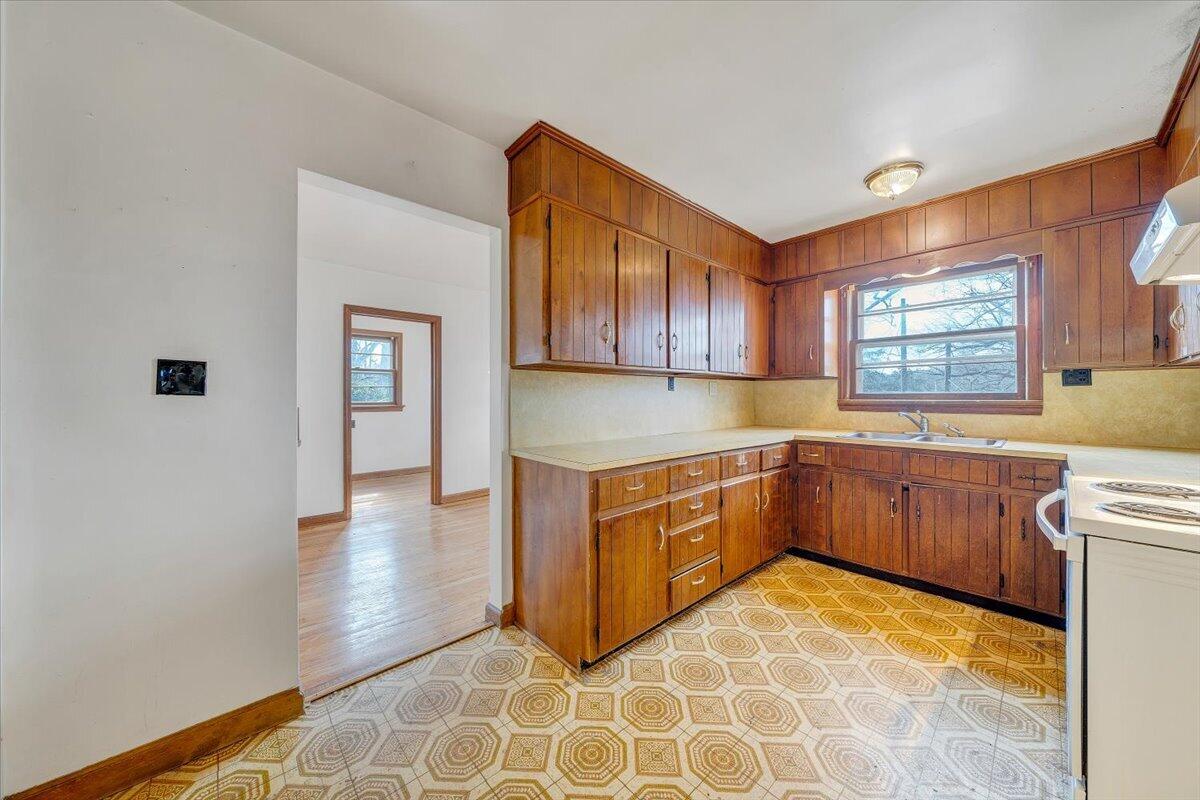 8793 Dickerson Mill Road Moneta, VA 24121 - Photo 12 of 50 17-MIB05788