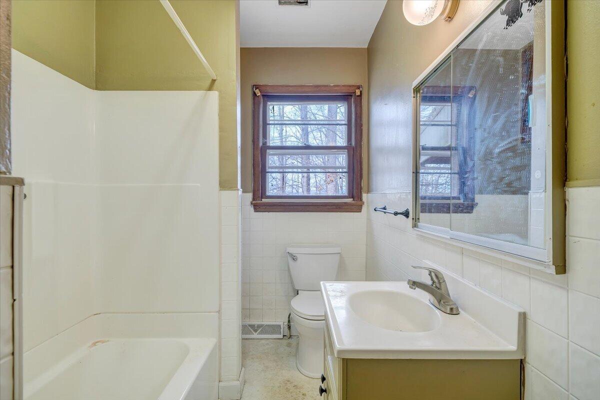 8793 Dickerson Mill Road Moneta, VA 24121 - Photo 13 of 50 19-MIB05794