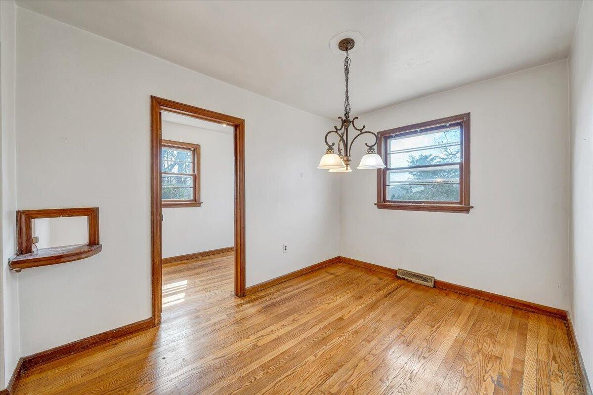 8793 Dickerson Mill Road Moneta, VA 24121 - Photo 6 of 50 11-MIB05770