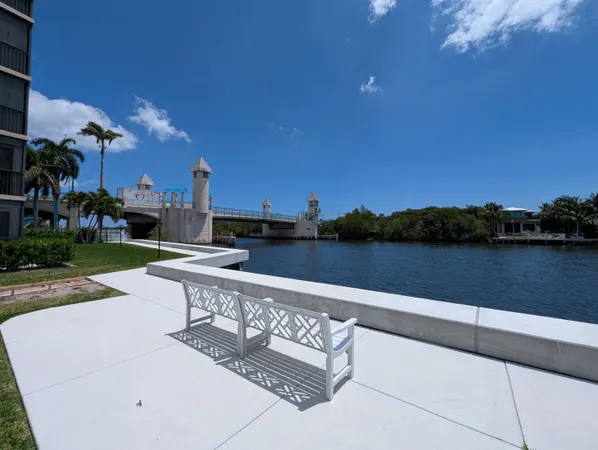 $3,000 | 740 East Ocean Avenue, Unit 205, Boynton Beach, FL 33435