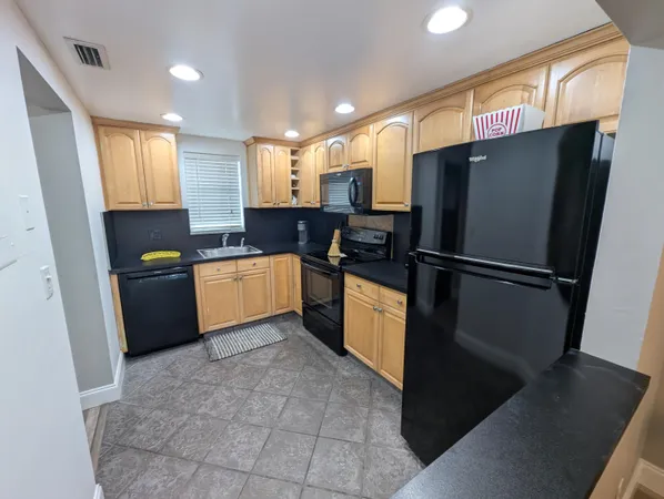 $3,000 | 740 East Ocean Avenue, Unit 205, Boynton Beach, FL 33435